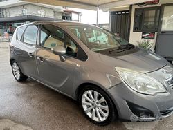 Grigio Usata 2011 Opel Meriva Cosmo Monovolume | 3900 € (Buon prezzo)