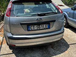 Grigio Usata 2005 Ford Focus Tre volumi | 2500 € (Buon prezzo)
