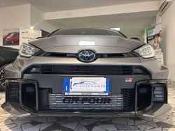 Grigio Nuova 2025 Toyota Yaris Tre volumi | 52.990 € (Ottimo prezzo)