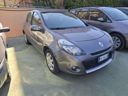 Grigio Usata 2011 Renault Clio II Tre volumi | 3990 € (Buon prezzo)