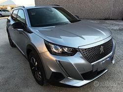 Usata 2022 Peugeot e-2008 Active SUV | 17.900 € (Buon prezzo)