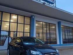 Nero Usata 2014 Ford Focus Titanium Tre volumi | 6499 € (Buon prezzo)