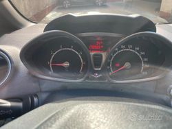 Marrone Usata 2012 Ford Fiesta Due volumi | 7000 € (Molto cara)