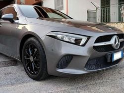 Grigio Usata 2020 Mercedes 180 Tre volumi | 23.299 €