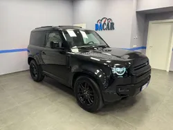 Santorini black Usata 2022 Land Rover Defender Dynamic SUV | 64.990 € (Buon prezzo)