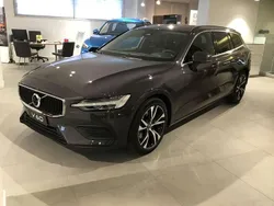 Grigio Nuova 2025 Volvo V60 Core Station wagon | 42.900 € (Molto cara)
