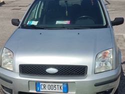 Grigio Usata 2004 Ford Fusion Tre volumi | 1300 €