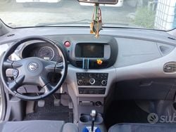 Grigio Usata 2005 Nissan Almera Monovolume | 1200 €