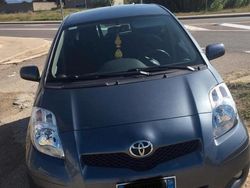 Grigio Usata 2009 Toyota Yaris Tre volumi | 2000 € (Super prezzo)