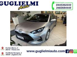 Argento Nuova 2025 Toyota Yaris Hybrid Active Tre volumi | 19.990 € (Ottimo prezzo)