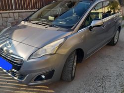 Grigio Usata 2015 Peugeot 5008 Monovolume | 6900 € (Buon prezzo)