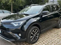 Nero Usata 2016 Toyota RAV4 Lounge SUV | 15.500 € (Buon prezzo)