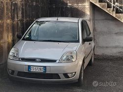 Grigio Usata 2004 Ford Fiesta Due volumi | 2900 € (Cara)