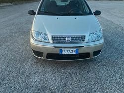 Grigio Usata 2010 Fiat Punto Classica Due volumi | 2500 € (Buon prezzo)