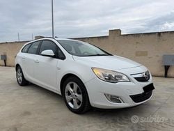 Bianco Usata 2011 Opel Astra Cosmo Station wagon | 1990 € (Super prezzo)