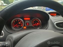 Grigio Usata 2009 Renault Clio II Tre volumi | 3000 € (Buon prezzo)