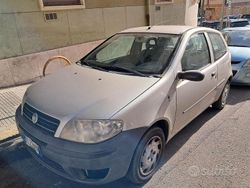 Grigio Usata 2005 Fiat Punto Due volumi | 750 € (Ottimo prezzo)