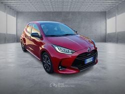 Rosso Usata 2022 Toyota Yaris Hybrid Lounge Tre volumi | 17.300 € (Buon prezzo)