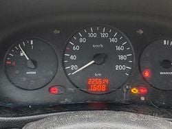 Grigio Usata 2001 Renault Kangoo Tre volumi | 2500 € (Buon prezzo)