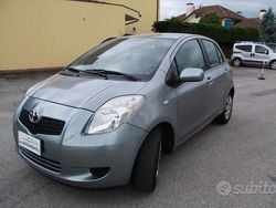 Grigio Usata 2007 Toyota Yaris Tre volumi | 3790 € (Buon prezzo)