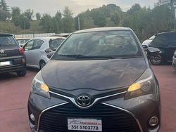 Grigio Usata 2016 Toyota Yaris Tre volumi | 6500 € (Buon prezzo)