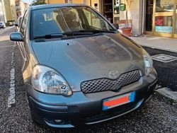 Grigio Usata 2005 Toyota Yaris Tre volumi | 1900 € (Buon prezzo)