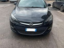 Nero Usata 2014 Opel Astra Tre volumi | 4300 € (Buon prezzo)