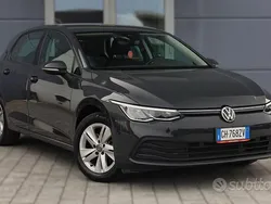 Grigio Usata 2022 VW Golf VIII Life Tre volumi | 20.700 € (Ottimo prezzo)