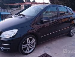 Nero Usata 2010 Mercedes B200 Premium Monovolume | 3899 € (Buon prezzo)