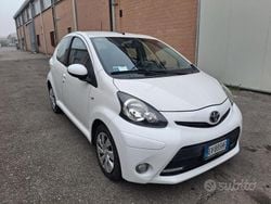 Bianco Usata 2014 Toyota Aygo Connect Style Due volumi | 4799 € (Buon prezzo)
