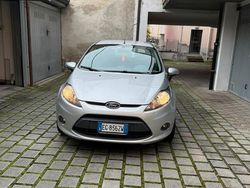 Grigio Usata 2011 Ford Fiesta Due volumi | 5000 €