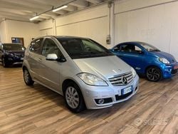 Grigio Usata 2009 Mercedes A160 Elegance Tre volumi | 2800 € (Buon prezzo)