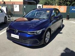Blu/azzurro Usata 2022 VW Golf VIII Life Tre volumi | 20.900 € (Buon prezzo)