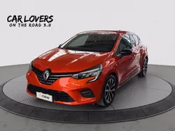 Arancio Usata 2023 Renault Clio V Intens Due volumi | 15.493 € (Buon prezzo)