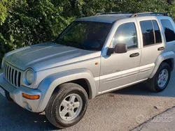 Usata 2004 Jeep Cherokee SUV | 9000 € (Molto cara)