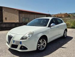 Usata 2012 Alfa Romeo Giulietta Due volumi | 7500 € (Buon prezzo)