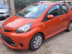 Arancione Usata 2015 Toyota Aygo Due volumi | 4200 € (Ottimo prezzo)