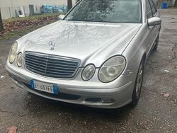 Grigio Usata 2002 Mercedes E270 Tre volumi | 1500 € (Super prezzo)