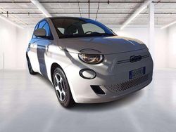 Bianco pastello Usata 2021 Fiat 500e Passion Tre volumi | 12.600 € (Ottimo prezzo)