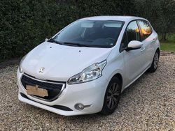 Bianco Usata 2014 Peugeot 208 Access Due volumi | 5200 € (Ottimo prezzo)