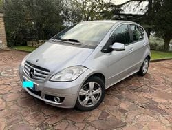 Grigio Usata 2009 Mercedes A180 Tre volumi | 2250 €