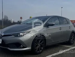 Grigio Usata 2015 Toyota Auris Hybrid Lounge Tre volumi | 11.500 € (Buon prezzo)