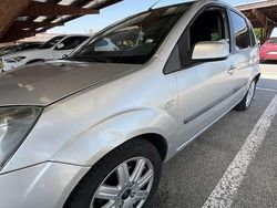Usata 2002 Ford Fiesta Ghia Due volumi | 1100 € (Ottimo prezzo)