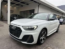 Bianco ghiaccio tetto scuro Usata 2023 Audi A1 Sportback S-Line Due volumi | 21.900 € (Buon prezzo)