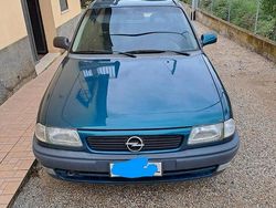 Verde Usata 1997 Opel Astra Tre volumi | 1000 €