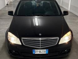 Nero Usata 2009 Mercedes 220 Tre volumi | 8700 € (Buon prezzo)