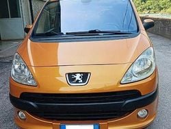 Usata 2005 Peugeot 1007 Monovolume | 2000 € (Buon prezzo)