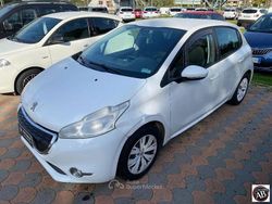 Bianco Usata 2013 Peugeot 208 Allure Due volumi | 5800 € (Buon prezzo)
