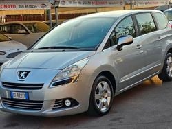 Argento Usata 2011 Peugeot 5008 Family Monovolume | 3850 € (Buon prezzo)