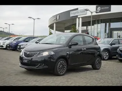 Nero metallizzato Usata 2024 Lancia Ypsilon Gold Due volumi | 15.900 € (Molto cara)
